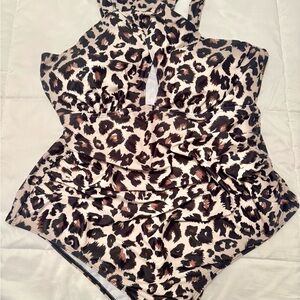 Sexy and Stylish Leopard Print Women's Swimsuit